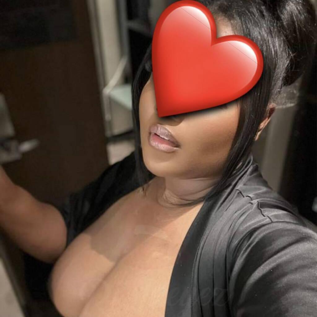 
                        Amber
                     is Female Escorts. | Trois Rivieres | Quebec | Canada | canadatopescorts.com 