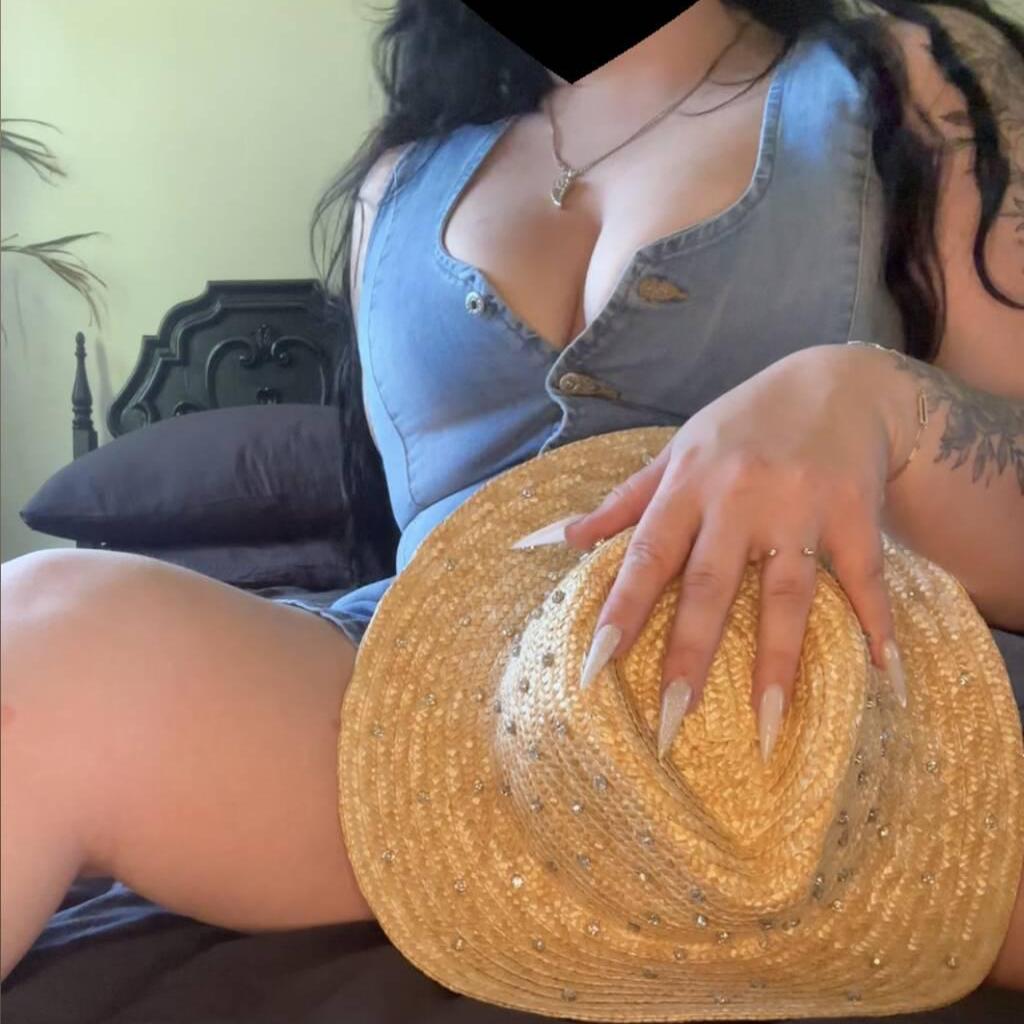 
                        Emerald @ Fantasy Spa
                     is Female Escorts. | Regina | Saskatchewan | Canada | canadatopescorts.com 