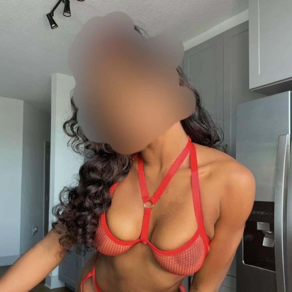 
                        Lennox
                     is Female Escorts. | Fredericton | New Brunswick | Canada | canadatopescorts.com 