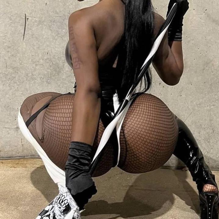 
                        skye
                     is Female Escorts. | Montreal | Quebec | Canada | canadatopescorts.com 