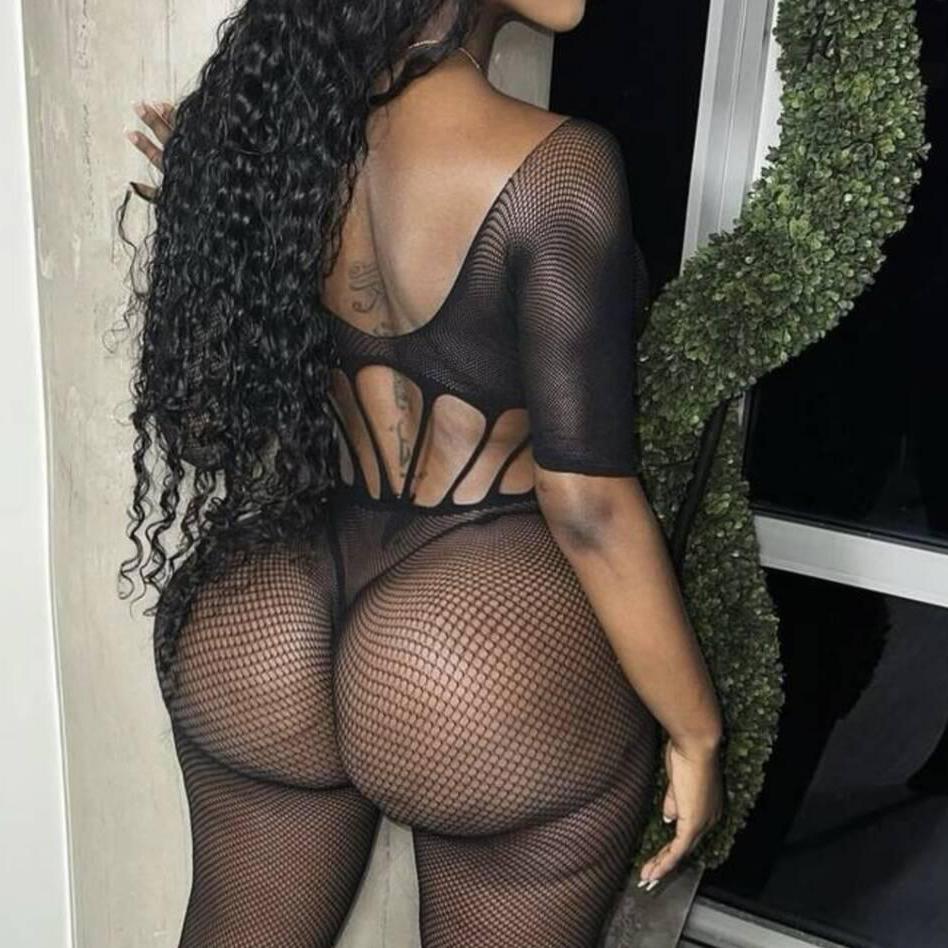 
                        skye
                     is Female Escorts. | Montreal | Quebec | Canada | canadatopescorts.com 