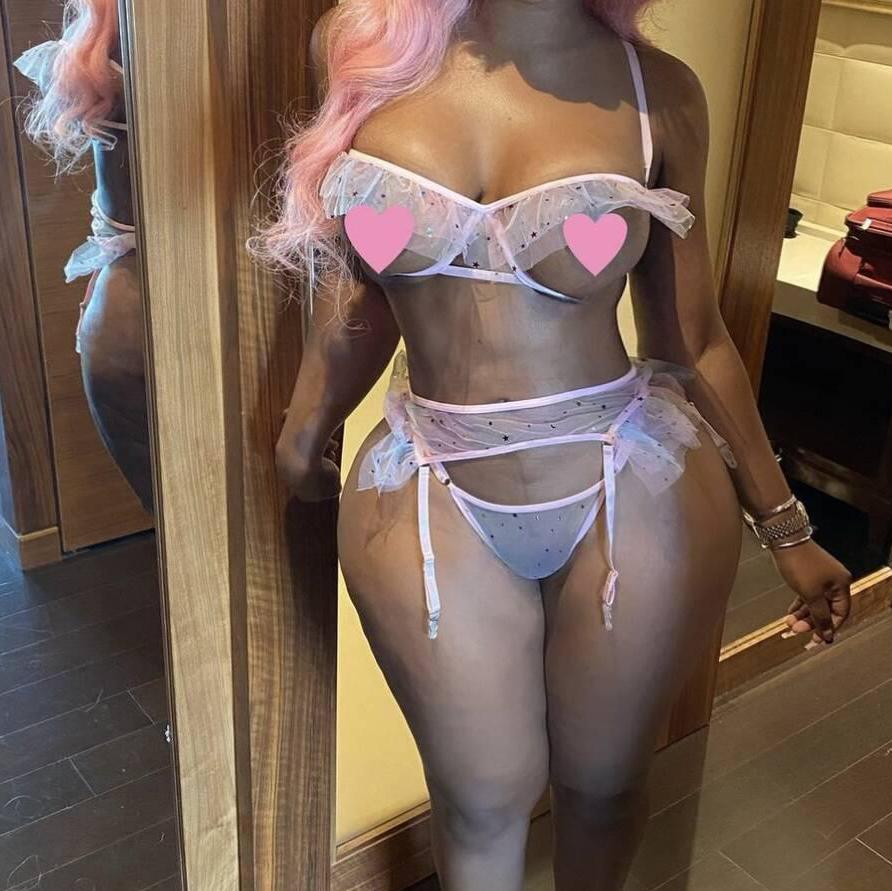 
                        skye
                     is Female Escorts. | Montreal | Quebec | Canada | canadatopescorts.com 