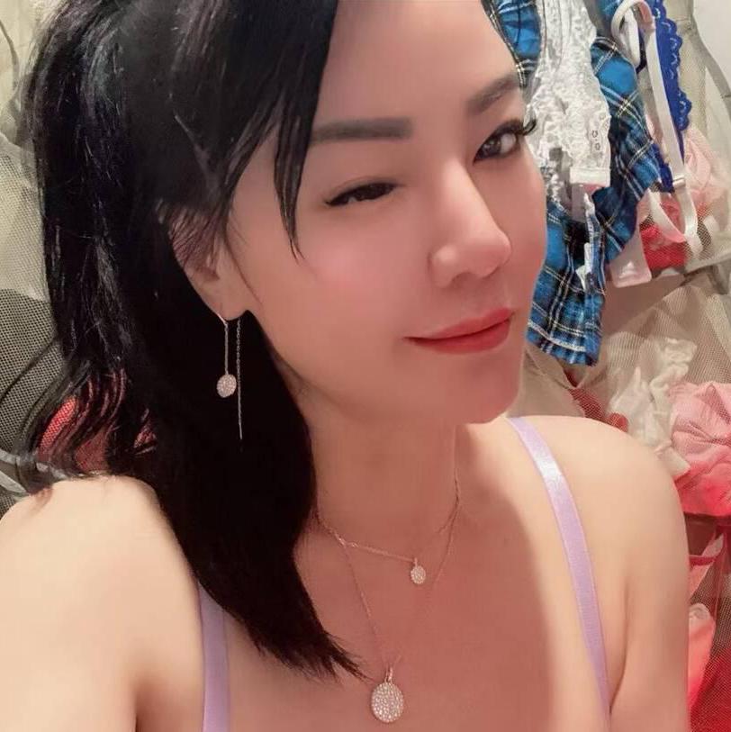 
                        Kiki
                     is Female Escorts. | Quebec City | Quebec | Canada | canadatopescorts.com 