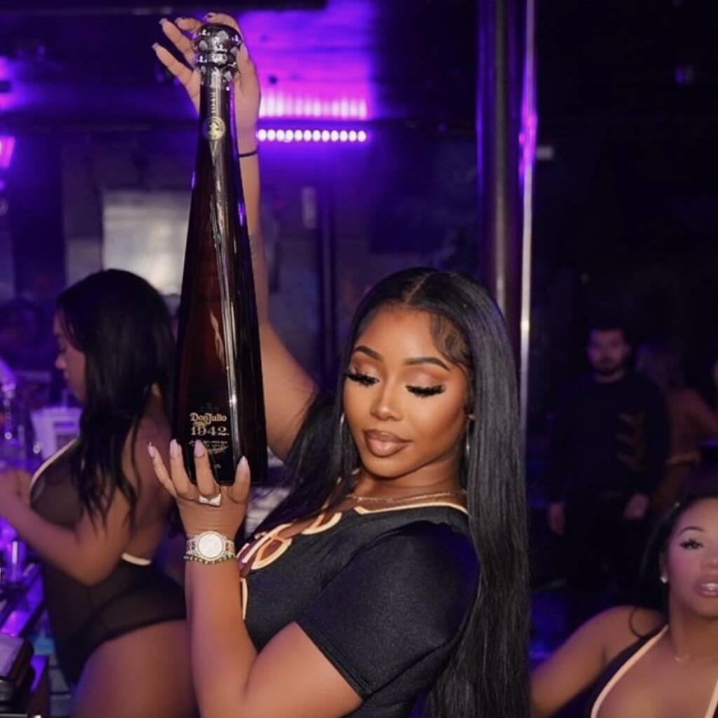 
                        Raven
                     is Female Escorts. | Kitchener | Ontario | Canada | canadatopescorts.com 