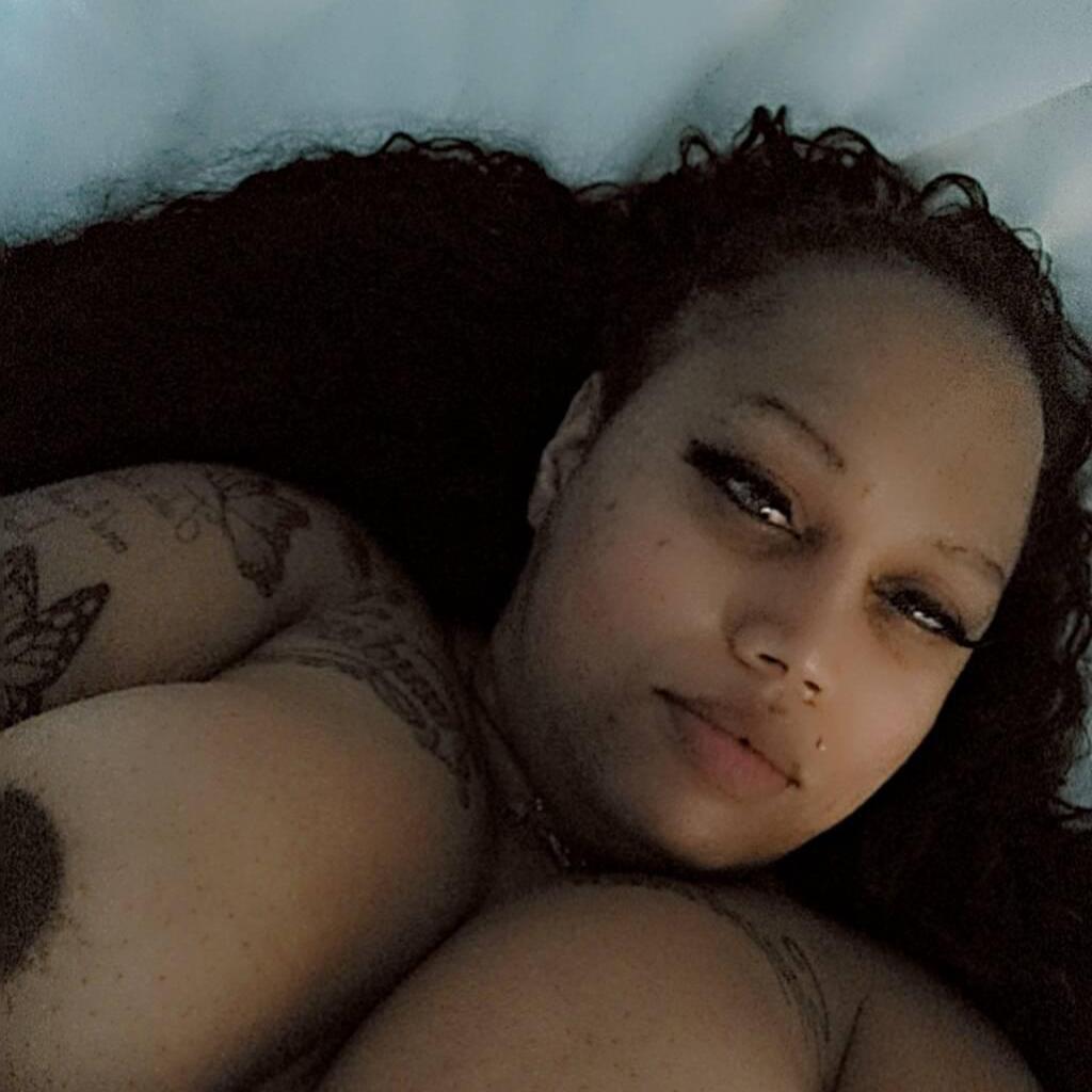 
                        Rihanna
                     is Female Escorts. | Kitchener | Ontario | Canada | canadatopescorts.com 