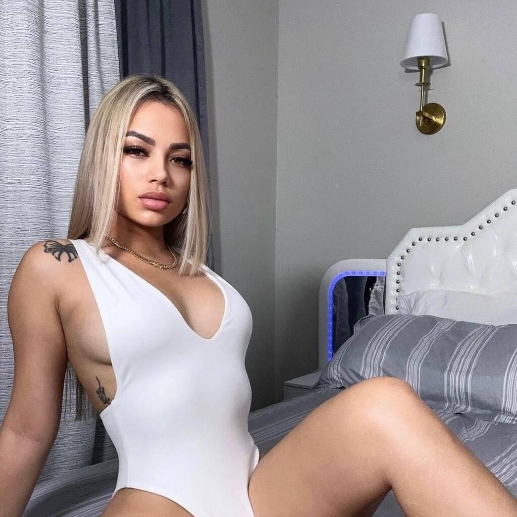 
                        Amber
                     is Female Escorts. | Kingston | Ontario | Canada | canadatopescorts.com 