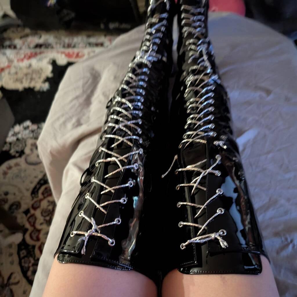 
                        Chrissy
                     is Female Escorts. | Edmonton | Alberta | Canada | canadatopescorts.com 