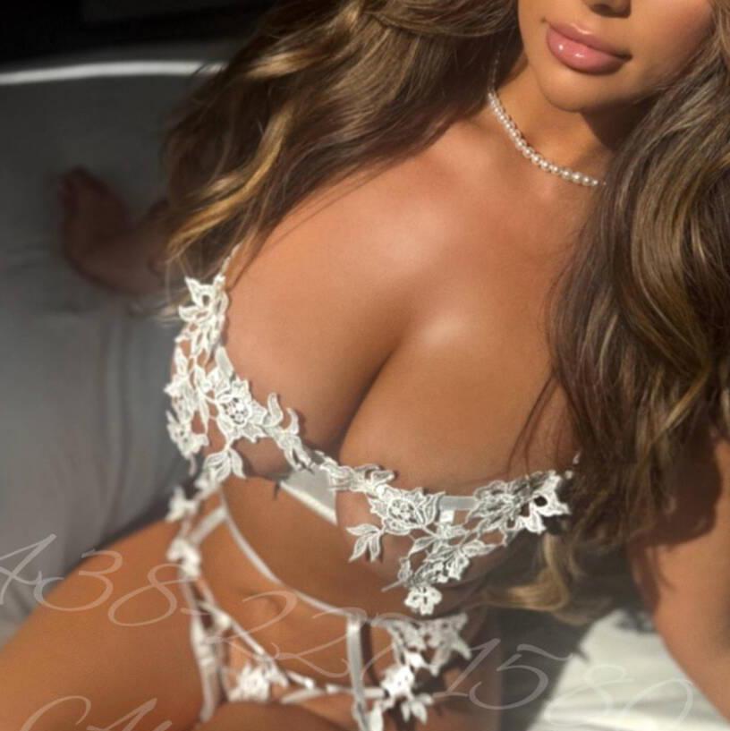 
                        Alicia
                     is Female Escorts. | Hamilton | Ontario | Canada | canadatopescorts.com 