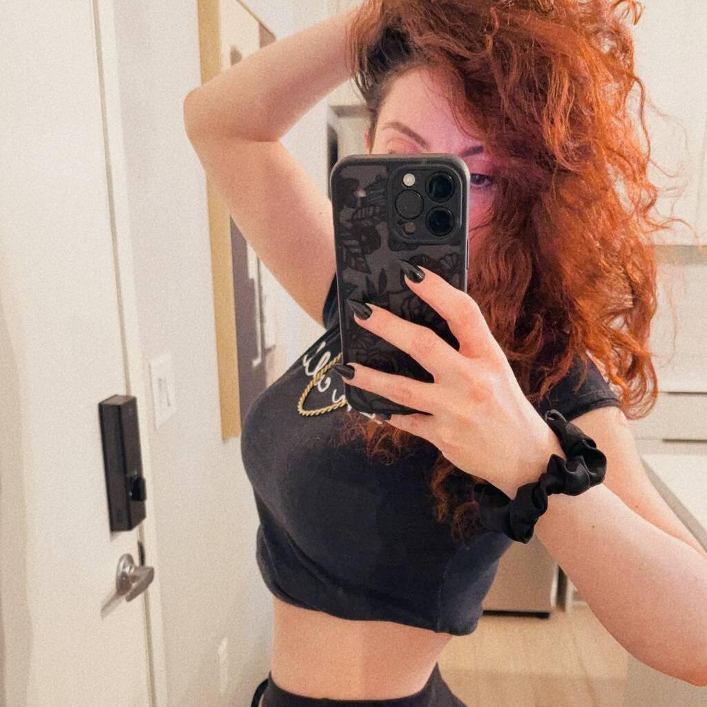 
                        Red
                     is Female Escorts. | Calgary | Alberta | Canada | canadatopescorts.com 