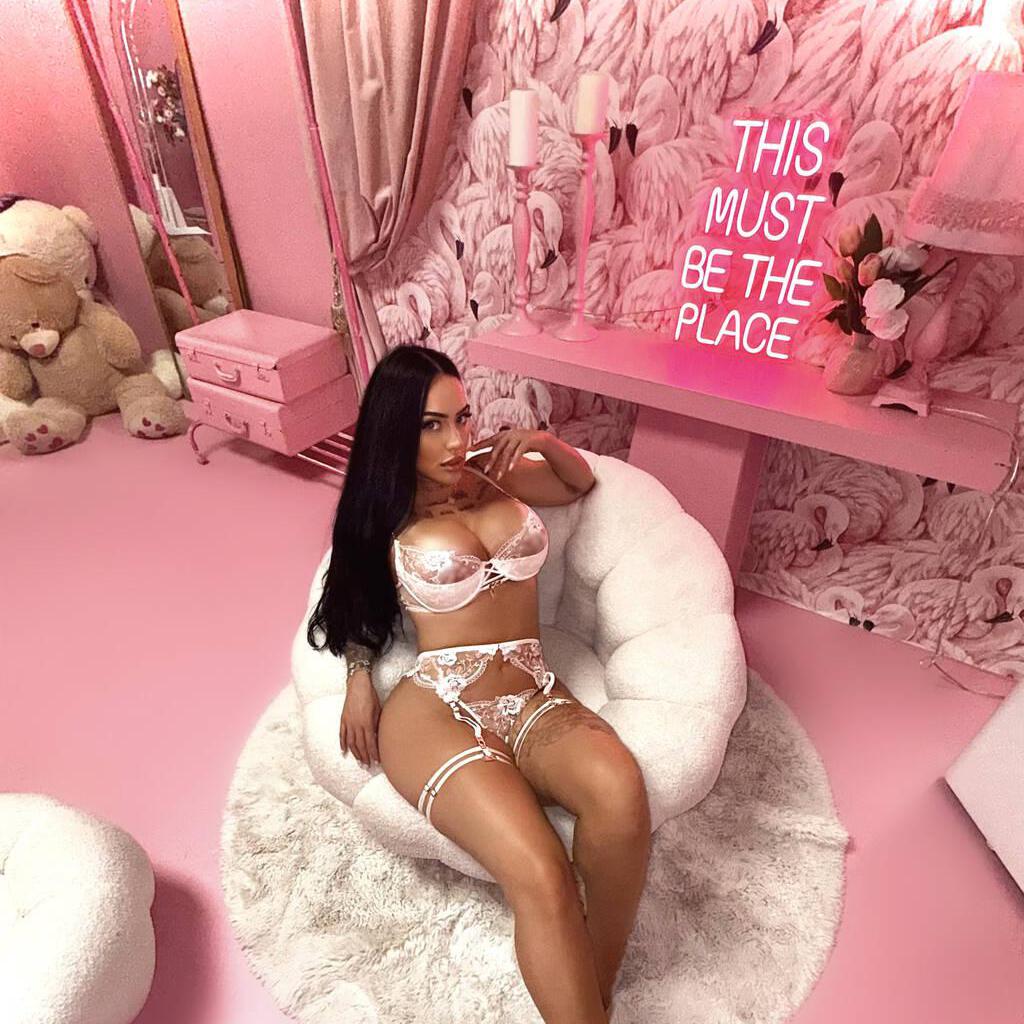 
                        Grace Elizabeth
                     is Female Escorts. | Toronto | Ontario | Canada | canadatopescorts.com 