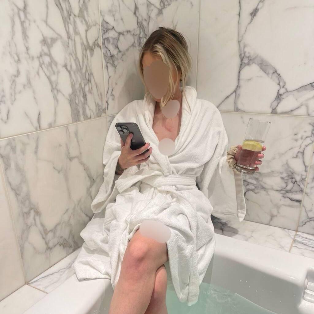 
                        Mercedes gray
                     is Female Escorts. | Regina | Saskatchewan | Canada | canadatopescorts.com 