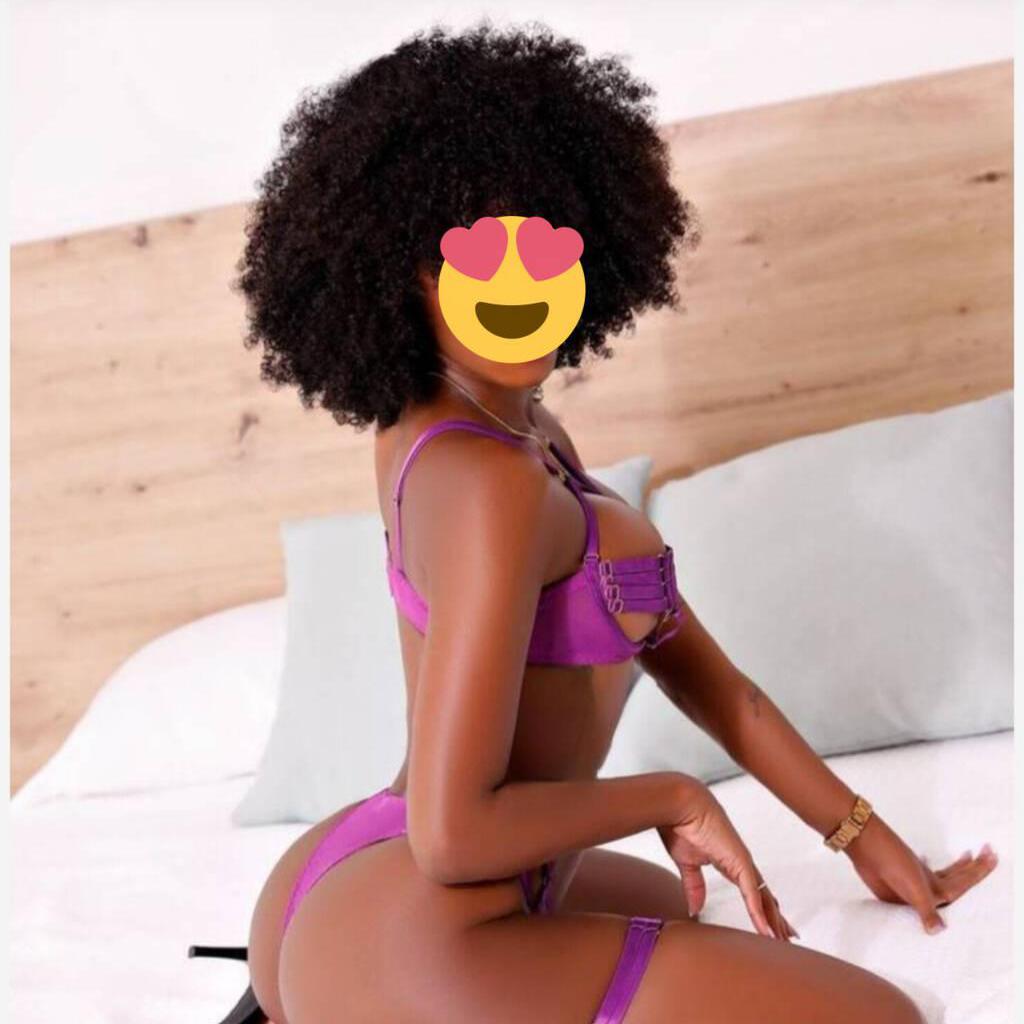 
                        Rose
                     is Female Escorts. | Toronto | Ontario | Canada | canadatopescorts.com 