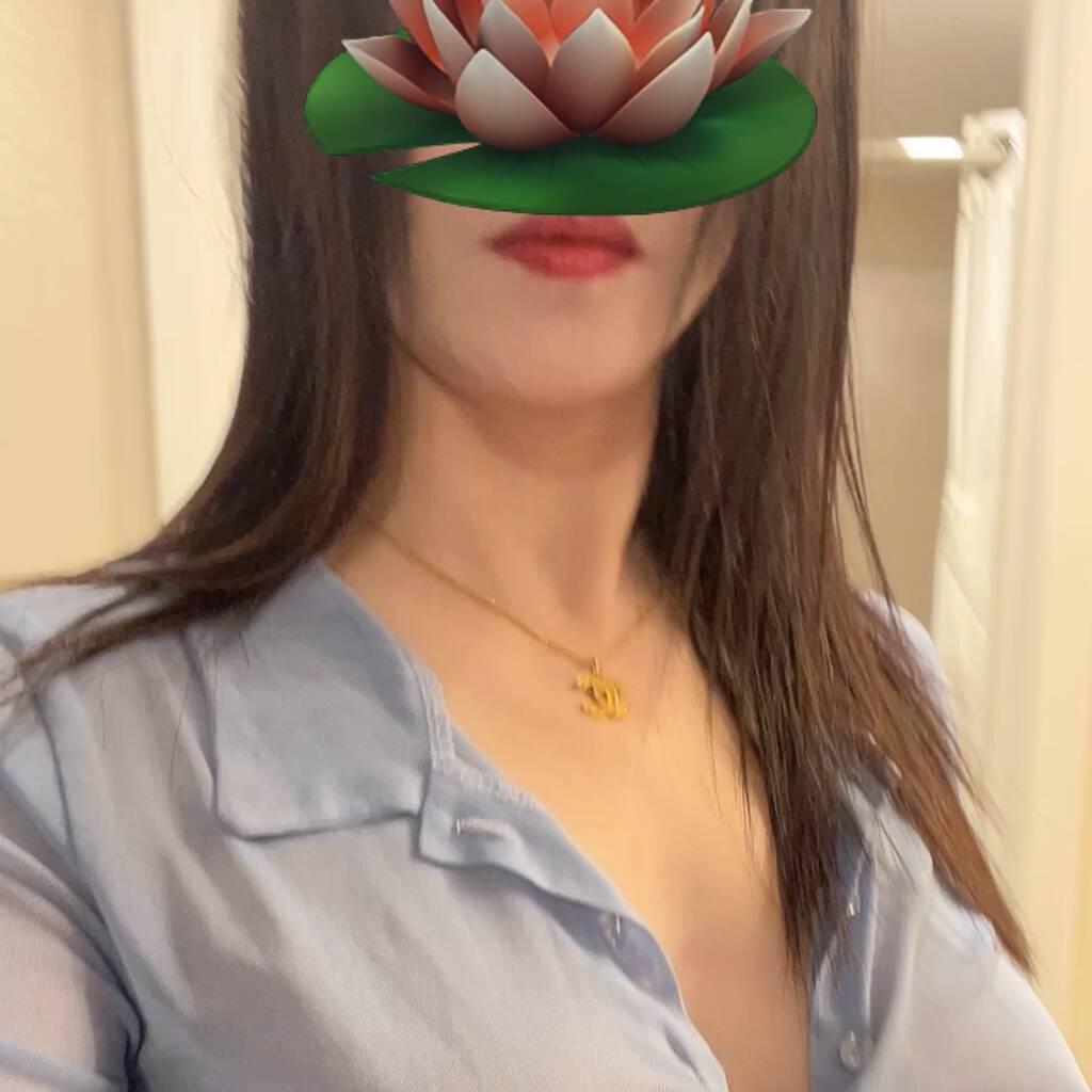 
                        Helen
                     is Female Escorts. | Vancouver | British Columbia | Canada | canadatopescorts.com 