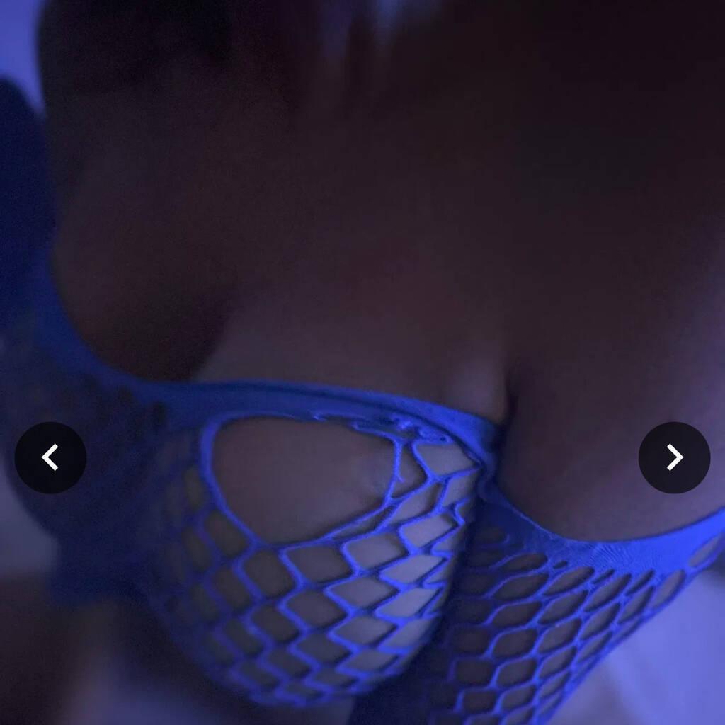 
                        Emma
                     is Female Escorts. | Montreal | Quebec | Canada | canadatopescorts.com 