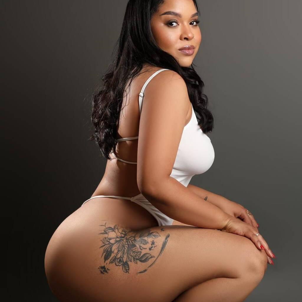 
                        Luna
                     is Female Escorts. | windsor | Ontario | Canada | canadatopescorts.com 