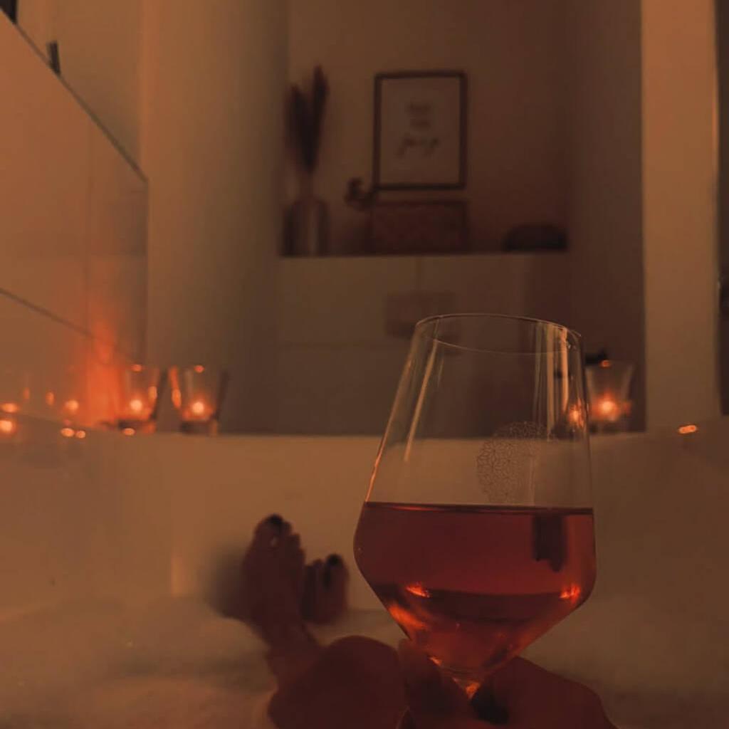 
                        Bella
                     is Female Escorts. | Kingston | Ontario | Canada | canadatopescorts.com 