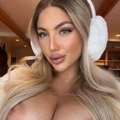 
                        Laura
                     is Female Escorts. | Winnipeg | Manitoba | Canada | canadatopescorts.com 