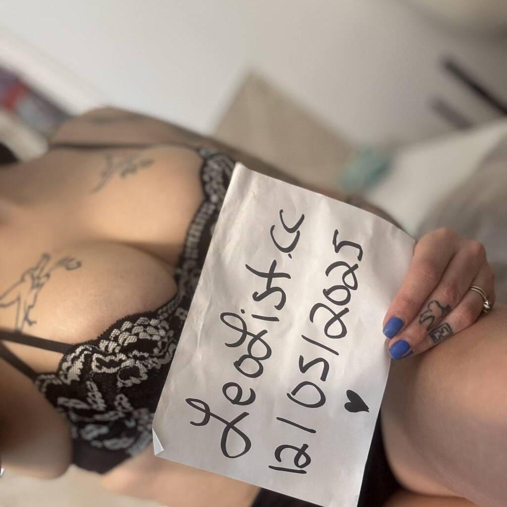 
                        Alyssa
                     is Female Escorts. | Grande Prairie | Alberta | Canada | canadatopescorts.com 