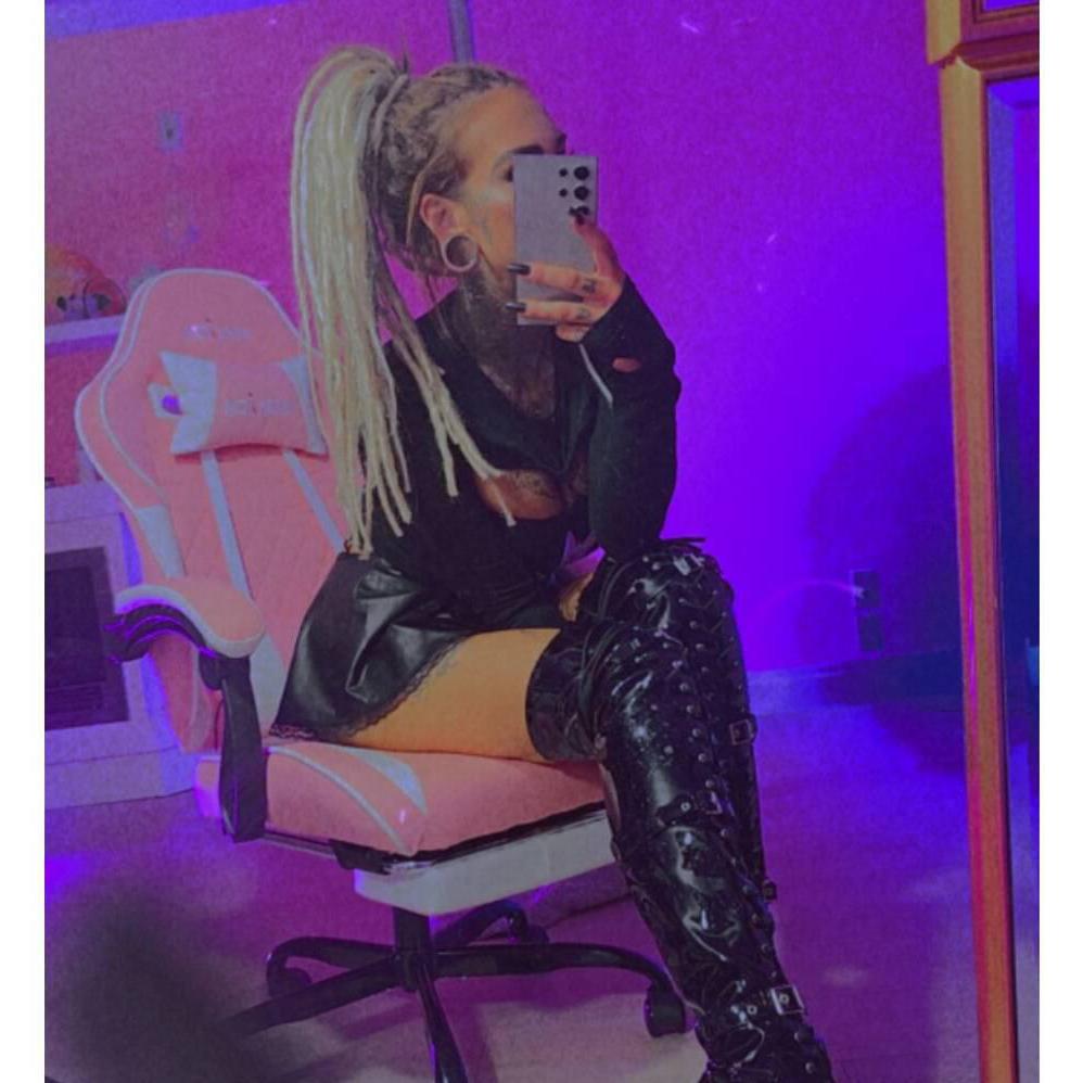 
                        Blake addison
                     is Female Escorts. | Kelowna | British Columbia | Canada | canadatopescorts.com 