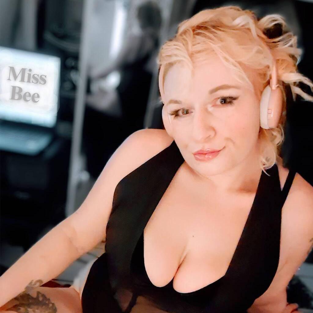 
                        ᴹⁱˢˢ Bee
                     is Female Escorts. | Kelowna | British Columbia | Canada | canadatopescorts.com 