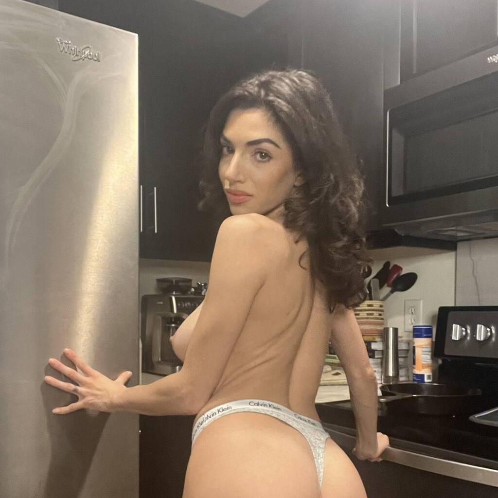 
                        Jen
                     is Female Escorts. | Yellowknife | Northwest Territories | Canada | canadatopescorts.com 