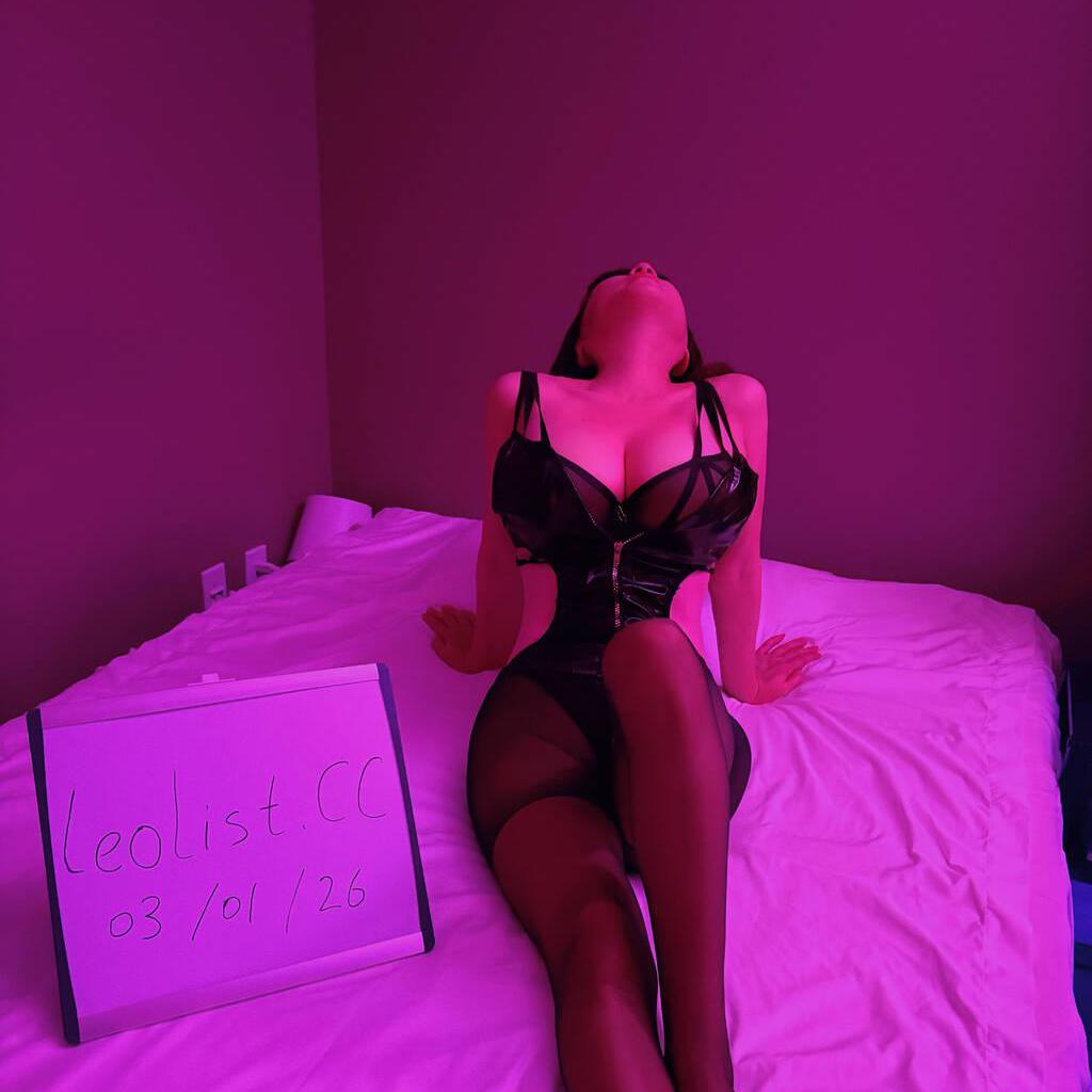 
                        Linda&Amy
                     is Female Escorts. | Quebec City | Quebec | Canada | canadatopescorts.com 