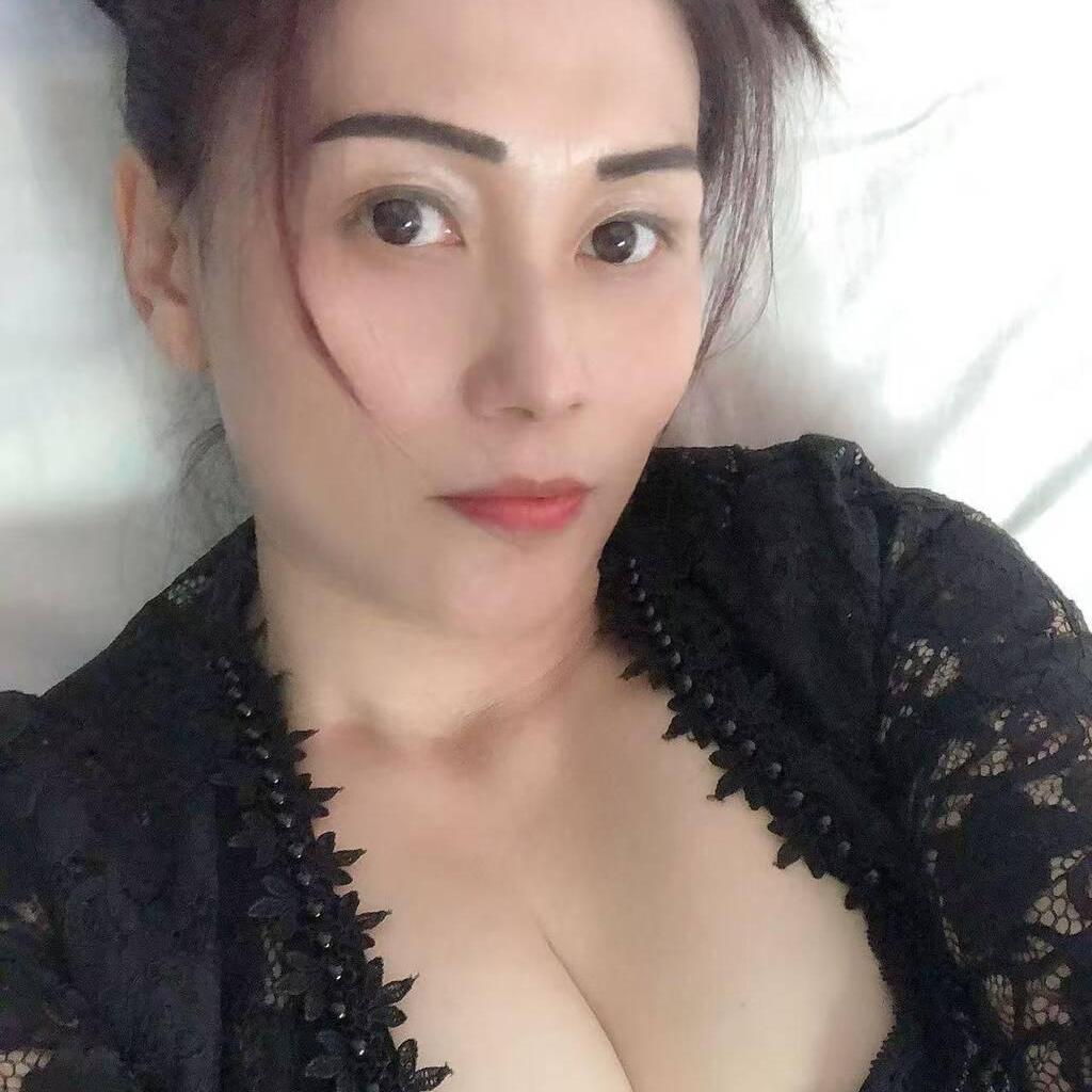 
                        Linda&Amy
                     is Female Escorts. | Quebec City | Quebec | Canada | canadatopescorts.com 