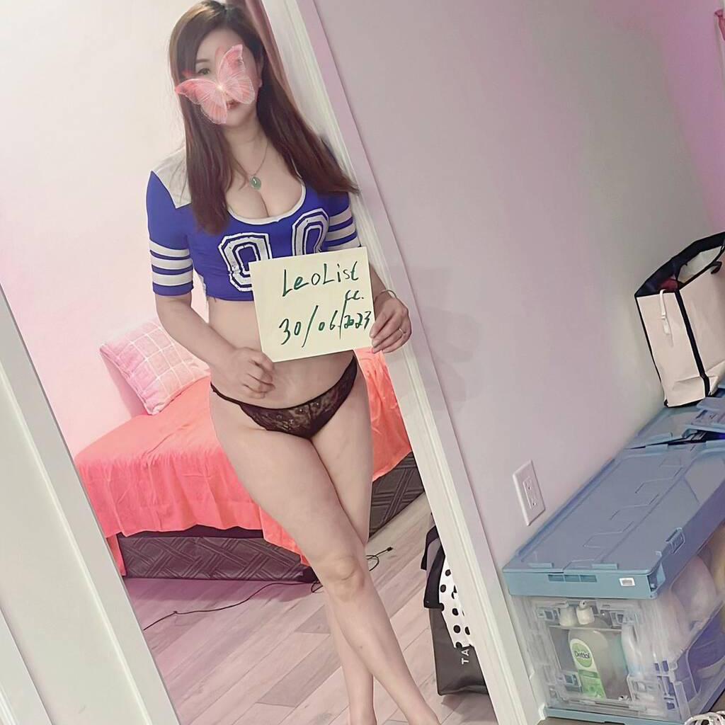 
                        Mimi
                     is Female Escorts. | Montreal | Quebec | Canada | canadatopescorts.com 