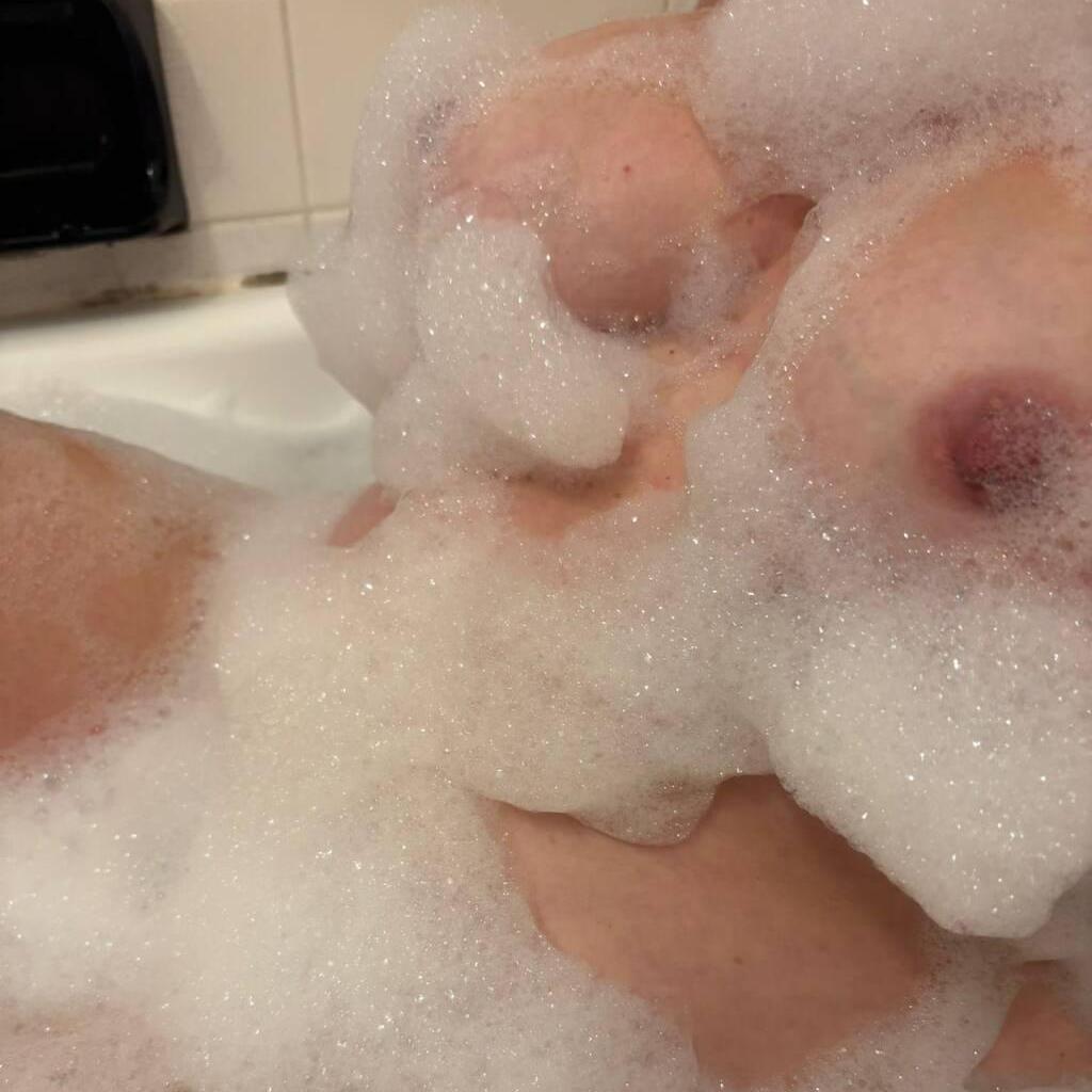 
                        Bubbles
                     is Female Escorts. | Kingston | Ontario | Canada | canadatopescorts.com 