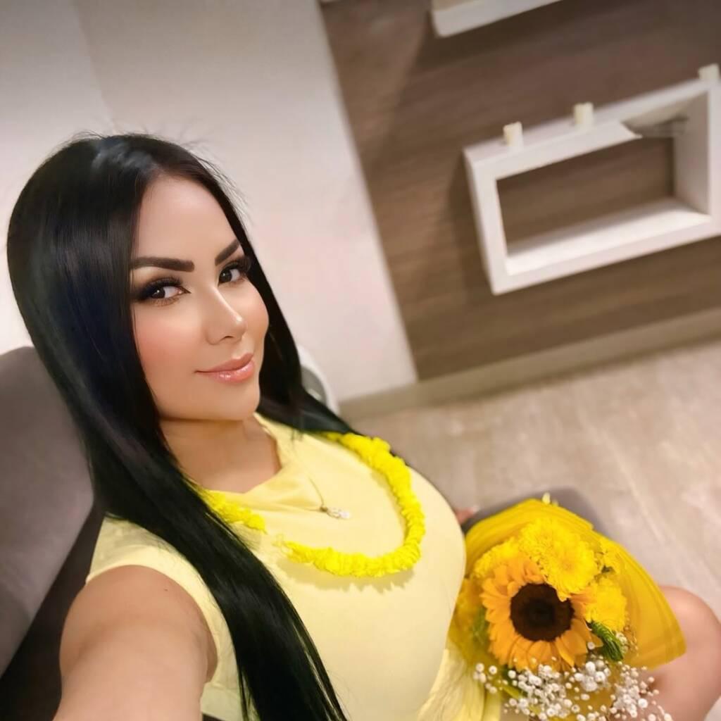 
                        EMERALD
                     is Female Escorts. | Vancouver | British Columbia | Canada | canadatopescorts.com 