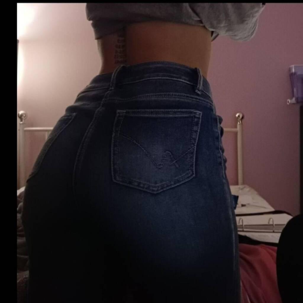 
                        Constance
                     is Female Escorts. | Sunshine Coast | British Columbia | Canada | canadatopescorts.com 