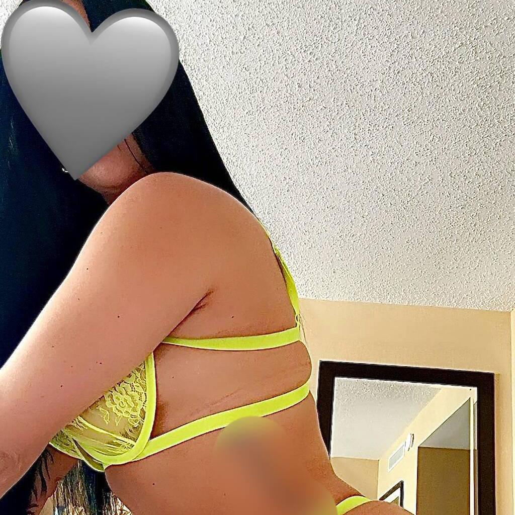 
                        Marina
                     is Female Escorts. | St. John | New Brunswick | Canada | canadatopescorts.com 