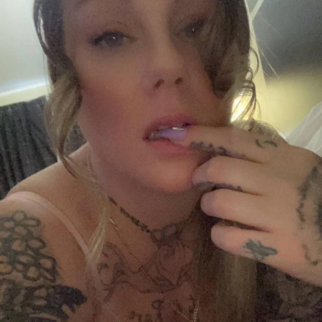 
                        Alice
                     is Female Escorts. | belleville | Ontario | Canada | canadatopescorts.com 