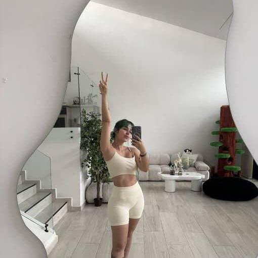 
                        Lauri Bouville
                     is Female Escorts. | Saguenay | Quebec | Canada | canadatopescorts.com 