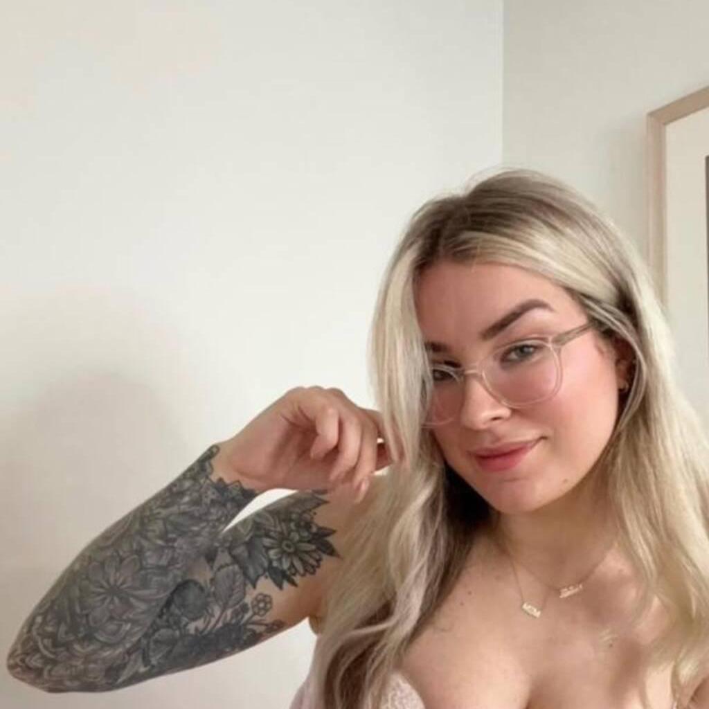 
                        Jenny
                     is Female Escorts. | Barrie | Ontario | Canada | canadatopescorts.com 