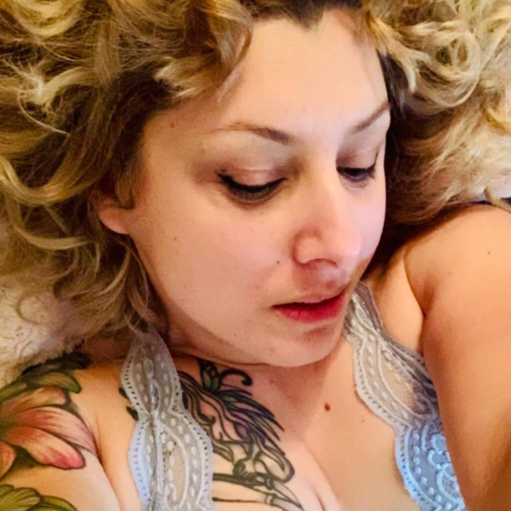 
                        KarminaMtl / GFE
                     is Female Escorts. | Montreal | Quebec | Canada | canadatopescorts.com 