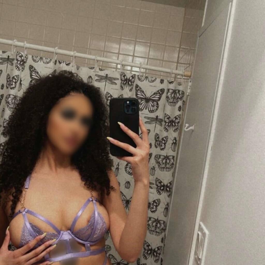 
                        Nadia
                     is Female Escorts. | Kitchener | Ontario | Canada | canadatopescorts.com 
