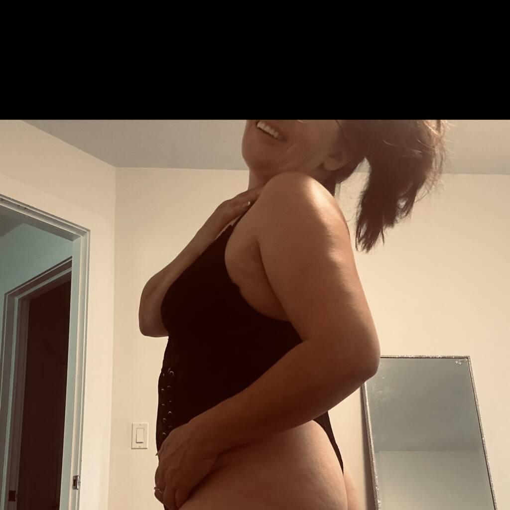 
                        Tara
                     is Female Escorts. | Calgary | Alberta | Canada | canadatopescorts.com 