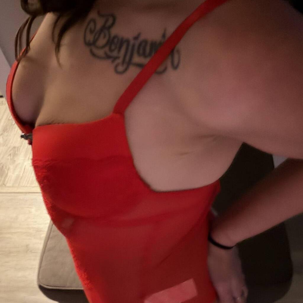 
                        Emily
                     is Female Escorts. | Kelowna | British Columbia | Canada | canadatopescorts.com 