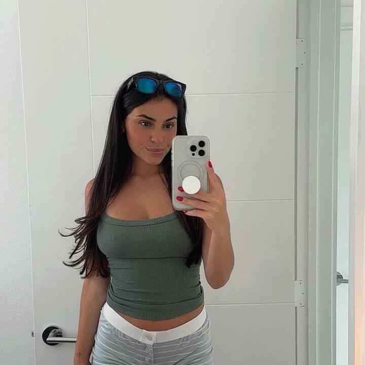 
                        Lyna
                     is Female Escorts. | Saguenay | Quebec | Canada | canadatopescorts.com 