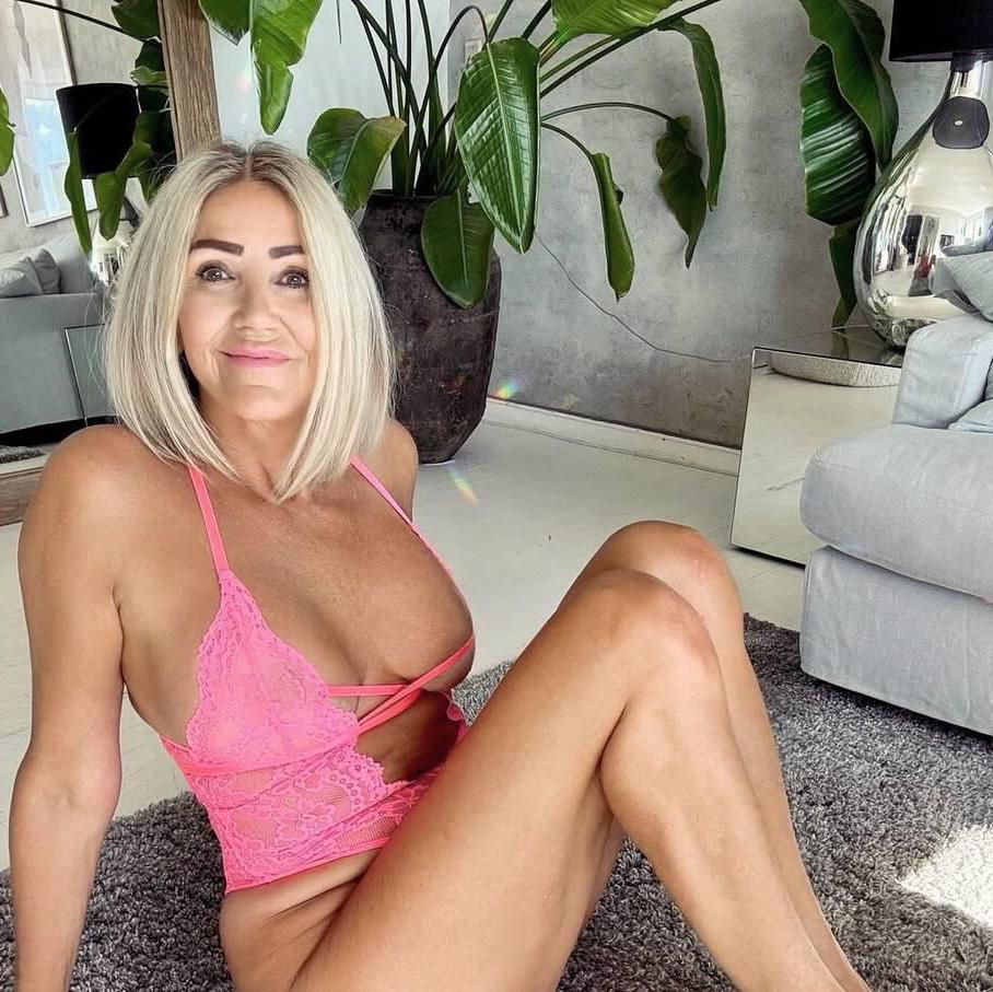 
                        Lena
                     is Female Escorts. | Ottawa | Ontario | Canada | canadatopescorts.com 