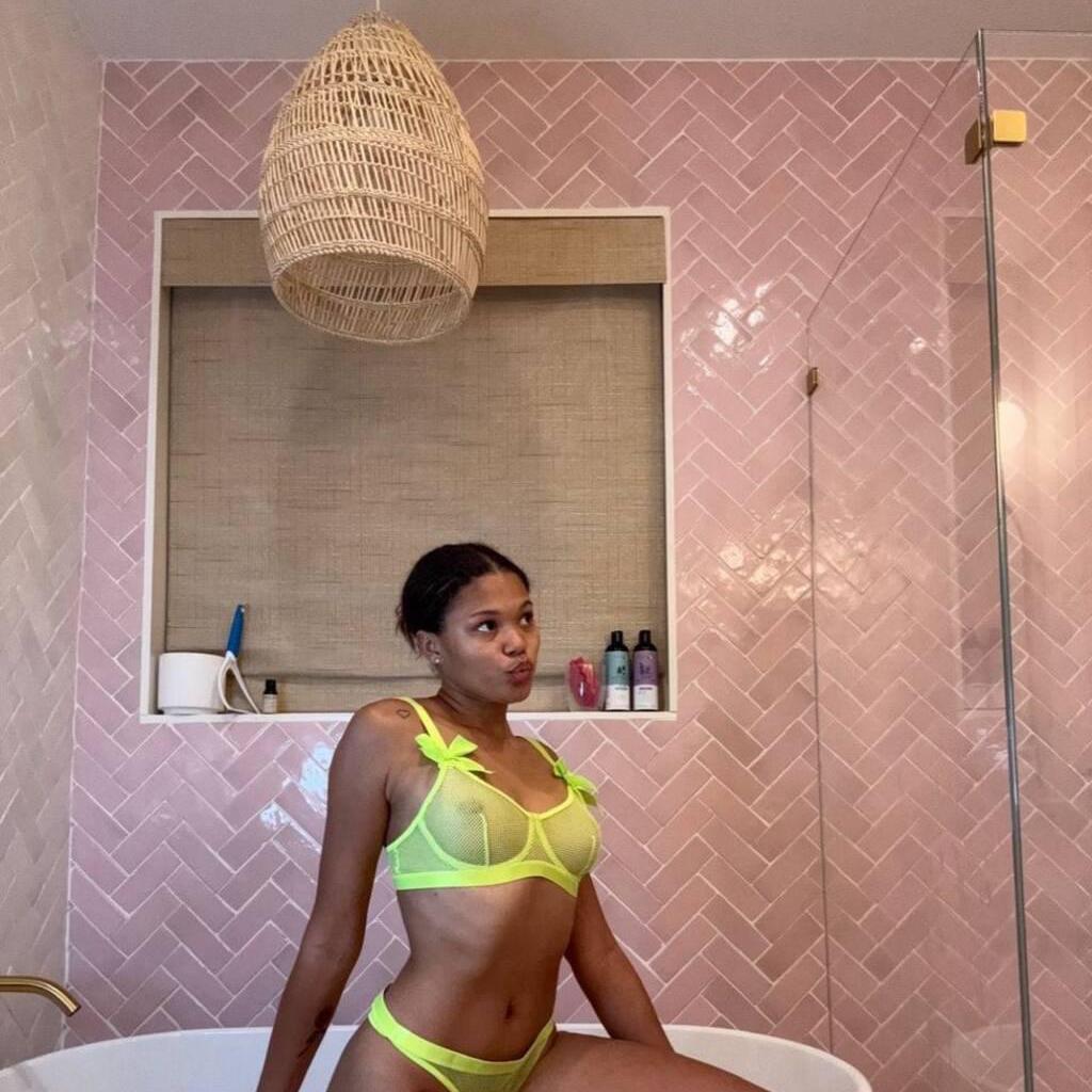 
                        Michelle
                     is Female Escorts. | Fredericton | New Brunswick | Canada | canadatopescorts.com 