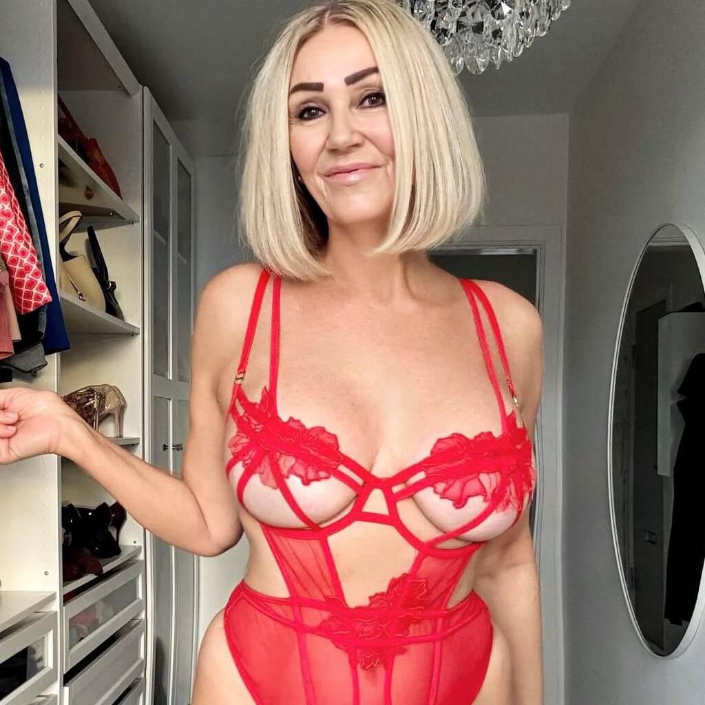 
                        Lena
                     is Female Escorts. | Cornwall | Ontario | Canada | canadatopescorts.com 