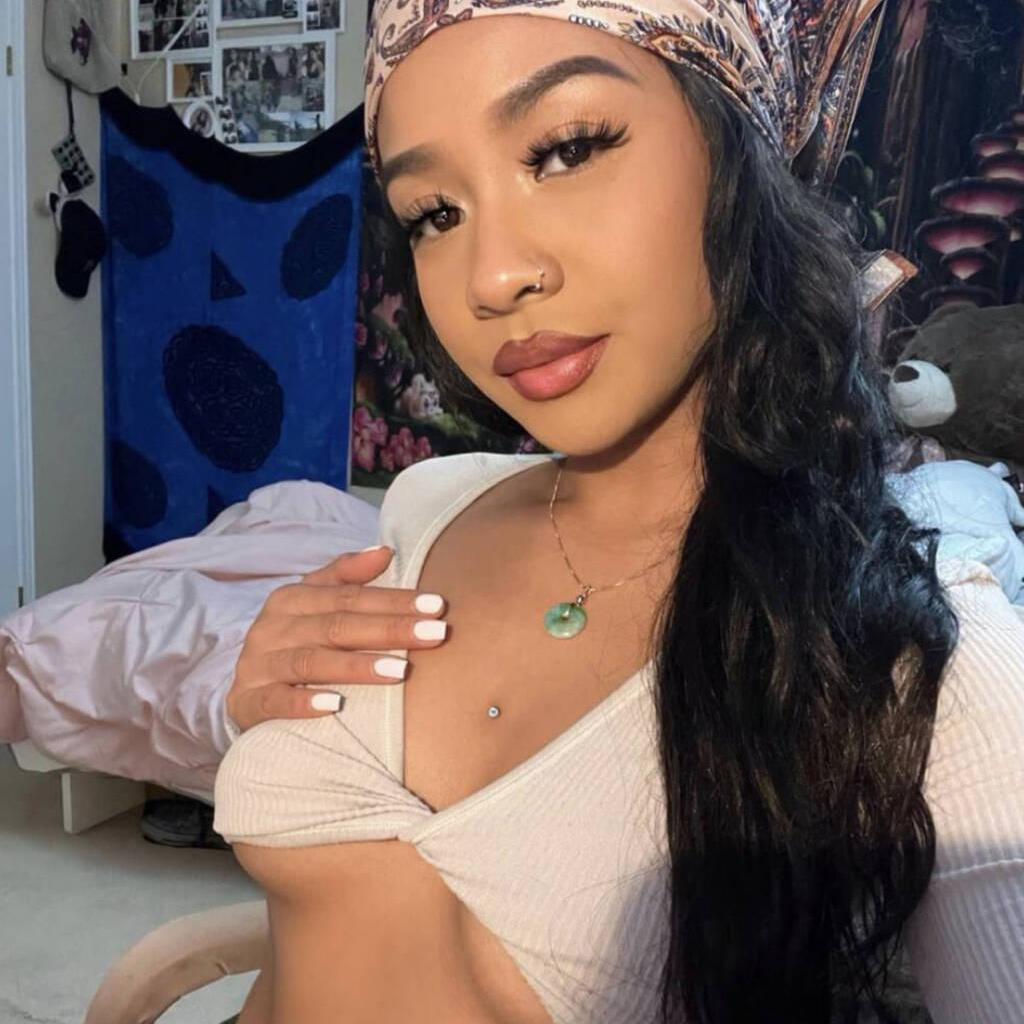 
                        Lillyy
                     is Female Escorts. | Kitchener | Ontario | Canada | canadatopescorts.com 