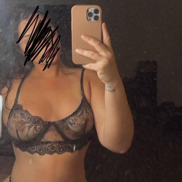 
                        Hollyann
                     is Female Escorts. | windsor | Ontario | Canada | canadatopescorts.com 