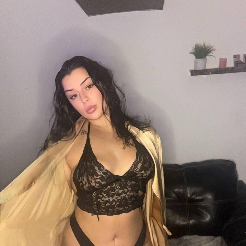 
                        Hollyann
                     is Female Escorts. | windsor | Ontario | Canada | canadatopescorts.com 