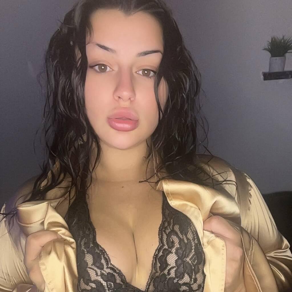 
                        Hollyann
                     is Female Escorts. | windsor | Ontario | Canada | canadatopescorts.com 