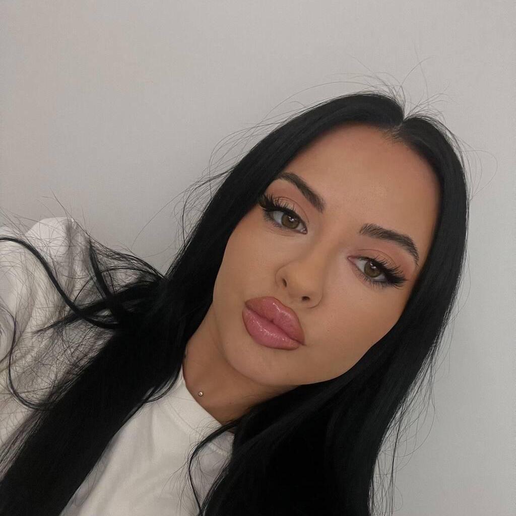 
                        Mia Molly
                     is Female Escorts. | Kelowna | British Columbia | Canada | canadatopescorts.com 