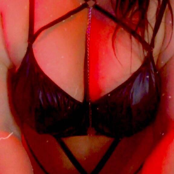 
                        Kelly
                     is Female Escorts. | Niagara | Ontario | Canada | canadatopescorts.com 