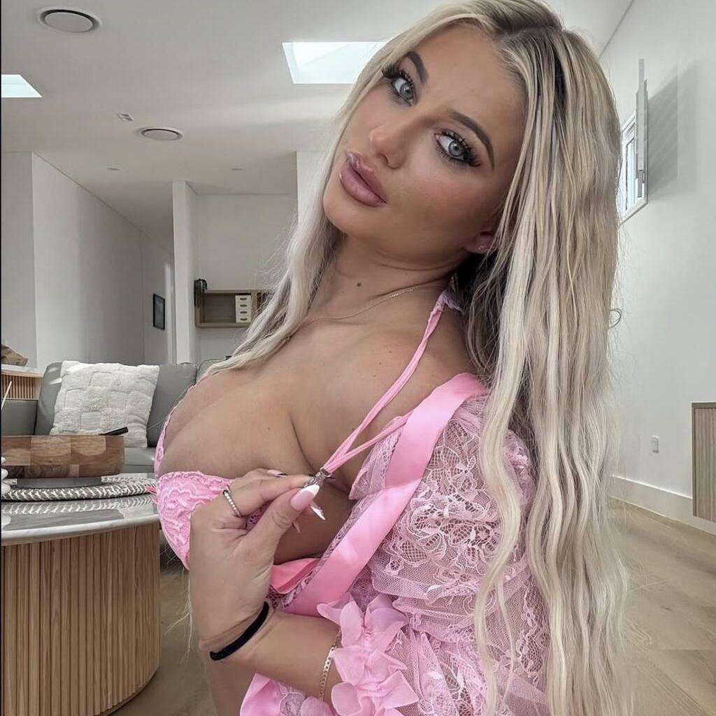 
                        Rosy
                     is Female Escorts. | Sherbrooke | Quebec | Canada | canadatopescorts.com 